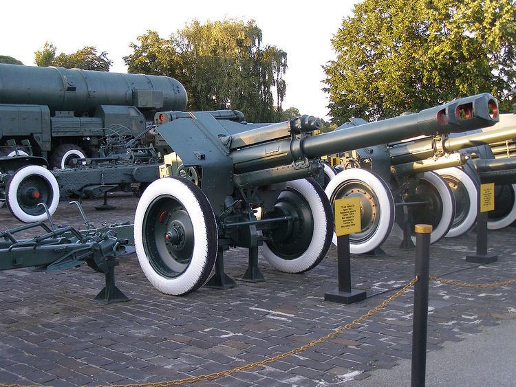 152 mm howitzer M1943 (D-1)