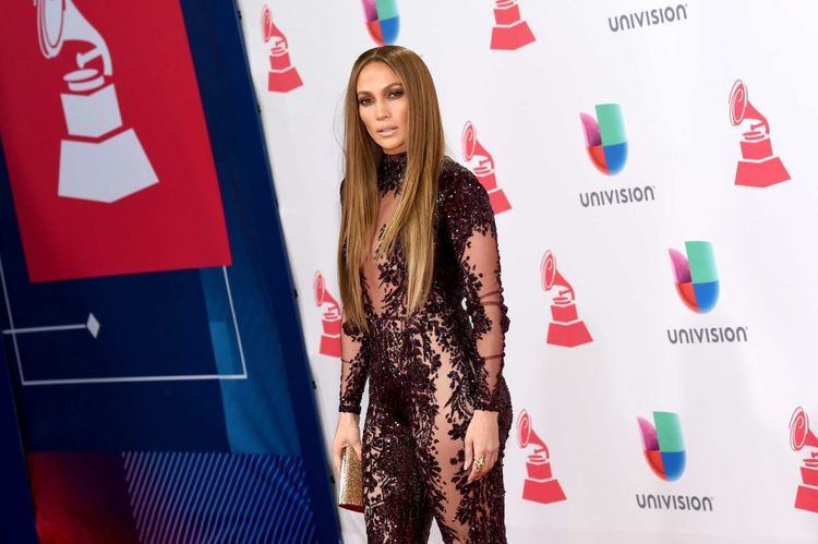 17th Annual Latin Grammy Awards Latin Grammy Awards 2016 red carpet winners more pictures Newsday