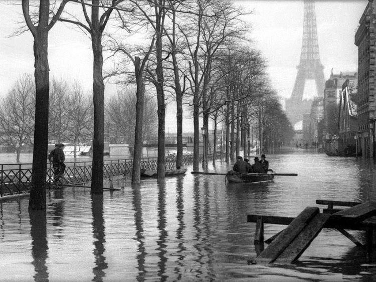 1910 Great Flood of Paris vintage everyday Paris Under Water Incredible Vintage Pictures of