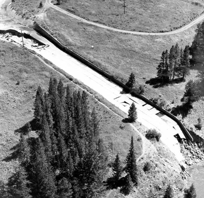 1959 Hebgen Lake earthquake Hebgen Lake Montana Earthquake August 1959 Hebgen Dam spil 1