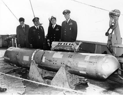 1966 Palomares B-52 crash httpsuploadwikimediaorgwikipediacommonsdd