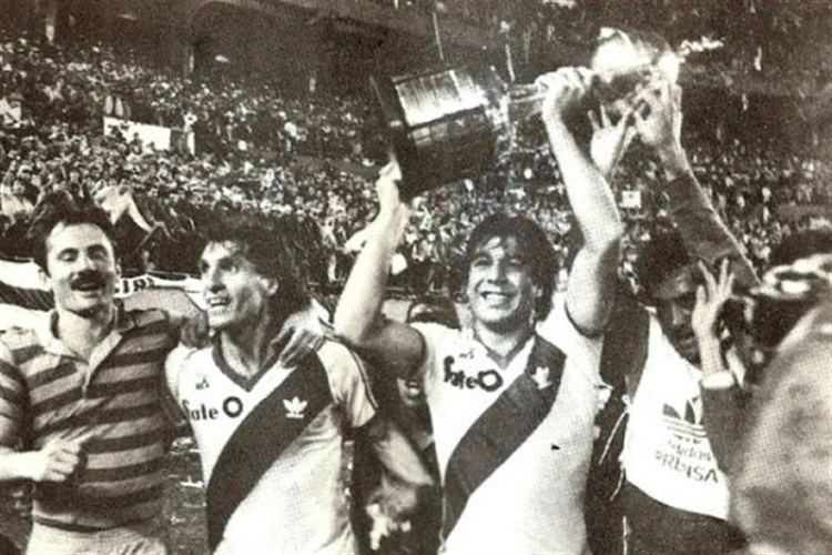 1986 Copa Libertadores Para completar el lbum las fotos y las tapas de LA NACIN de las