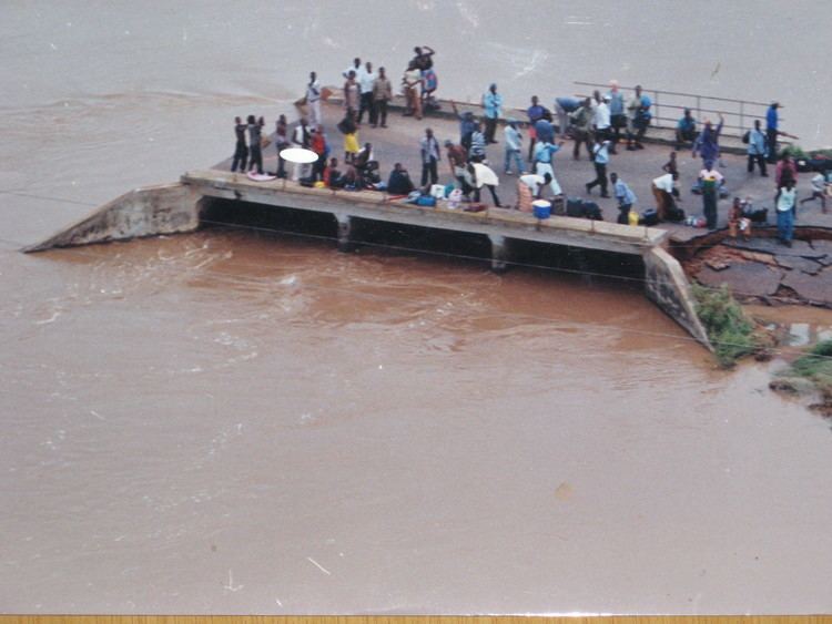 mozambique floods 2000 case study