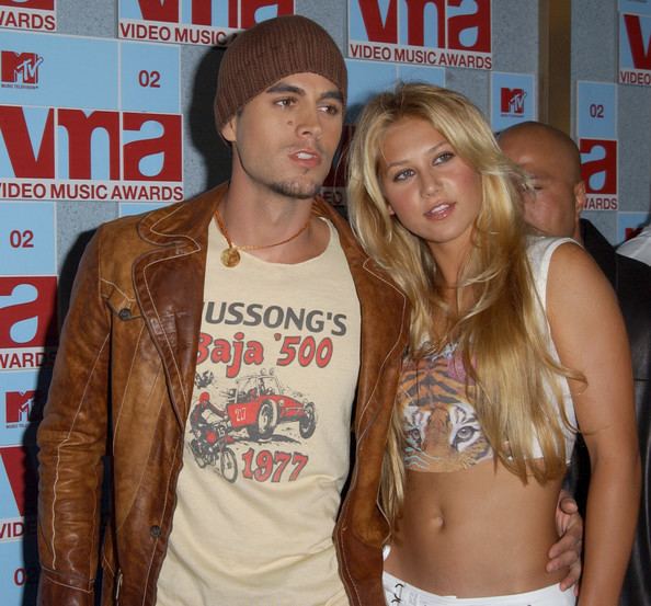 2002 MTV Video Music Awards Enrique Iglesias Photos Photos 2002 MTV Video Music Awards
