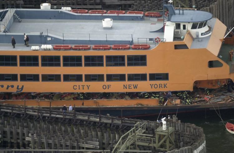 2003 Staten Island Ferry crash Staten Island ferry crashes into a concrete pier in 2003 NY Daily News
