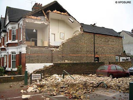 2006 London tornado Hundreds left homeless as tornado hits London