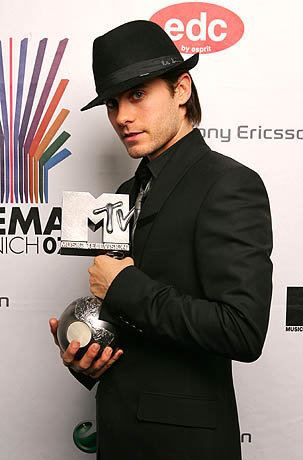 2007 MTV Europe Music Awards Jared Leto of 30 Seconds To Mars poses with the Rock Out Award in