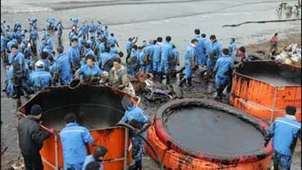 2007 South Korea oil spill cbsnews1cbsistaticcomhubir20071208d7d888f