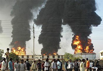 2009 Jaipur fire Jaipur Fire rages on 5 lakh people evacuated Rediffcom India News
