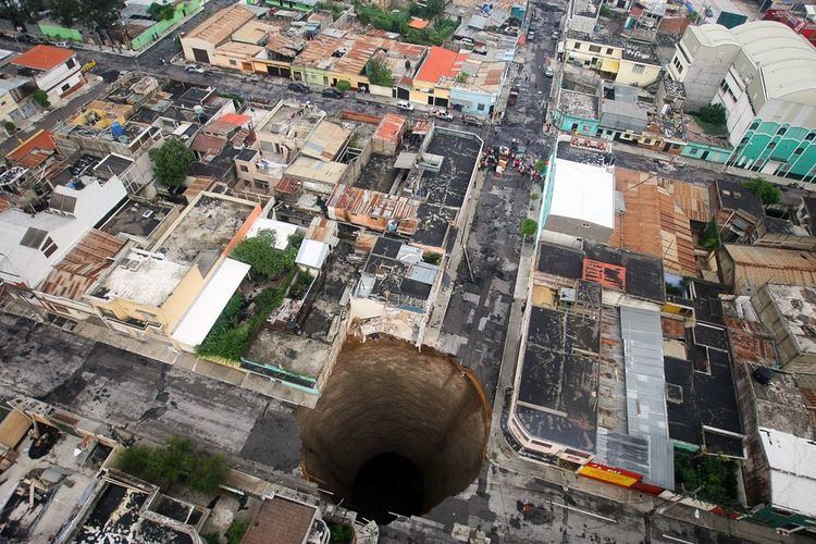 2010 Guatemala City sinkhole Sinkhole in Guatemala Giant Could Get Even Bigger