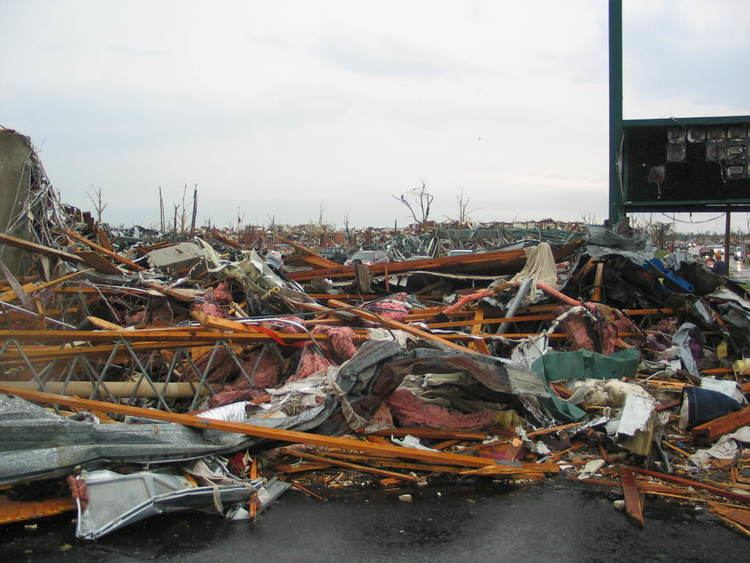 2011 Joplin tornado httpsuploadwikimediaorgwikipediacommonsbb