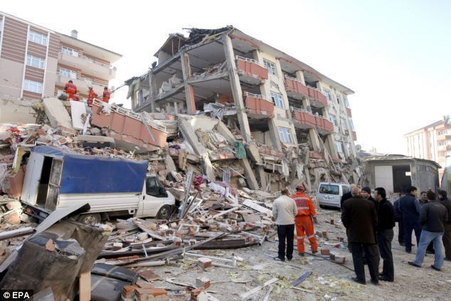 2011 Van earthquake Turkey earthquake 2011 death toll rises 270 killed and over 1300