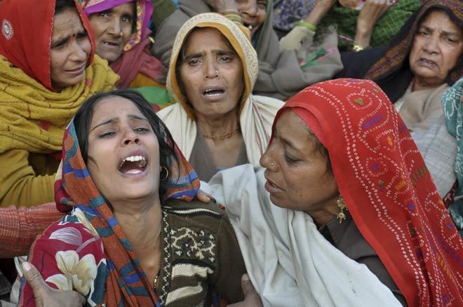2013 India–Pakistan border skirmishes Widow of slain soldier Lance Naik Hemraj goes on hunger strike