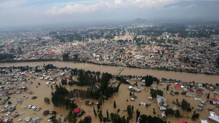 2014 India–Pakistan floods 7 of 10 TILTING IndiaPakistan Pakistan has been devastated by one