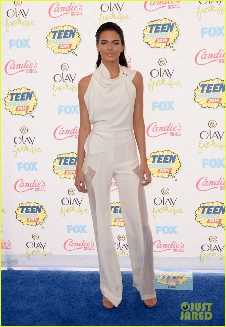 2014 Teen Choice Awards Kendall Jenner amp Birthday Girl Kylie Attend the Teen Choice Awards