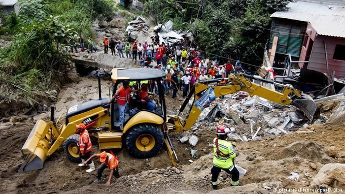 2015 Guatemala landslide Diggers hunt for survivors buried in Guatemala landslide News DW
