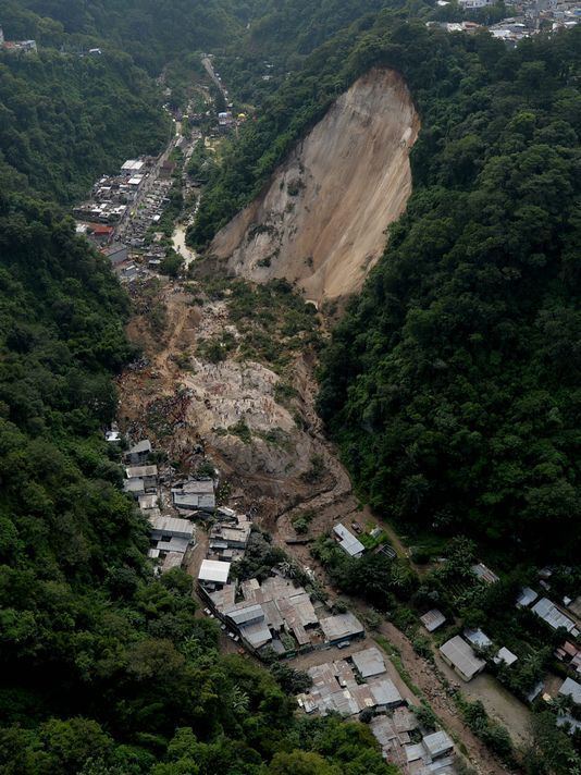 2015 Guatemala landslide Guatemala landslide kills 30 hundreds missing