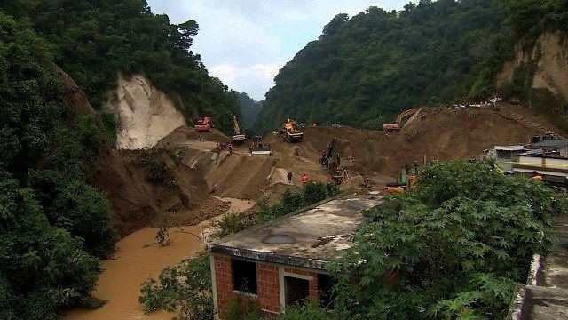 2015 Guatemala landslide Guatemala landslide death toll rises to 175 KMOVcom