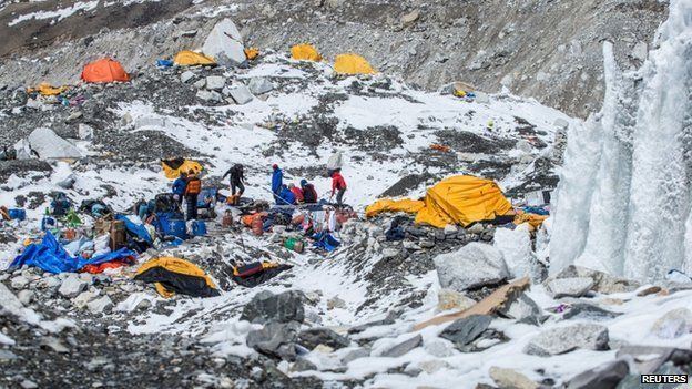 2015 Mount Everest avalanches Nepal earthquake BBC man survives Mount Everest avalanches BBC News
