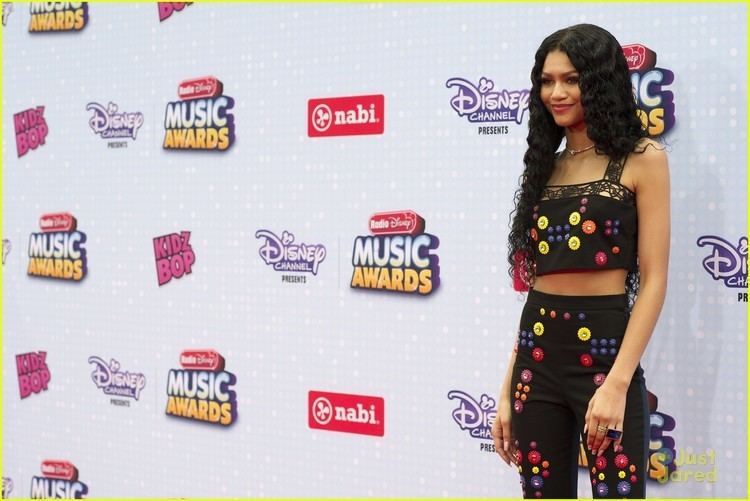 2015 Radio Disney Music Awards Zendaya Sets The Style Bar High At Radio Disney Music Awards 2015