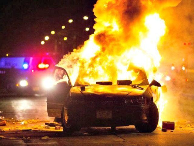2016 Milwaukee riots Milwaukee Riots After Police Shoot Black Suspect