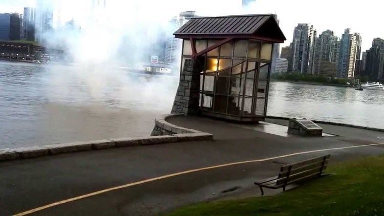 9 O'Clock Gun Nine o39clock gun fires at Stanley Park in Vancouver BC YouTube