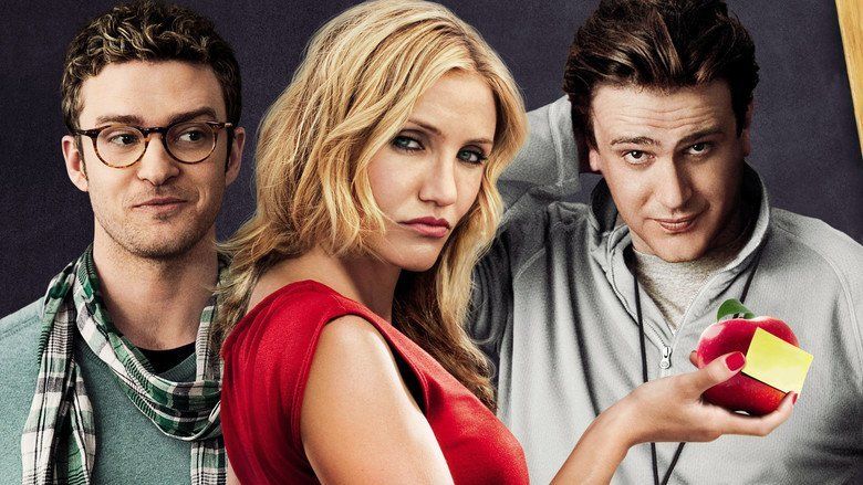 Cameron Diaz wearing a red dress, Justin Timberlake wearing a gray shirt, eyeglasses, and scarf while Jason Segel wearing a gray jacket