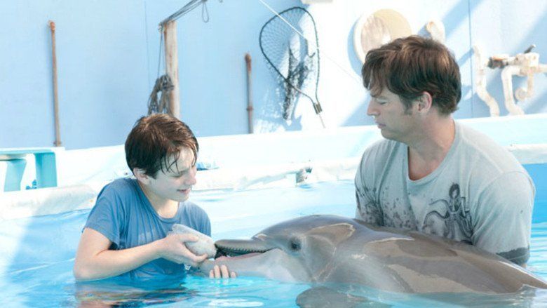 Dolphin Tale movie scenes