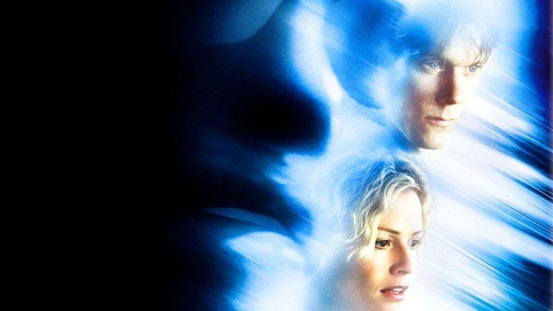 Movie poster of Hollow Man, a 2000 science fiction thriller film featuring Kevin Bacon and Elisabeth Shue with serious faces besides the character of Hollow Man.