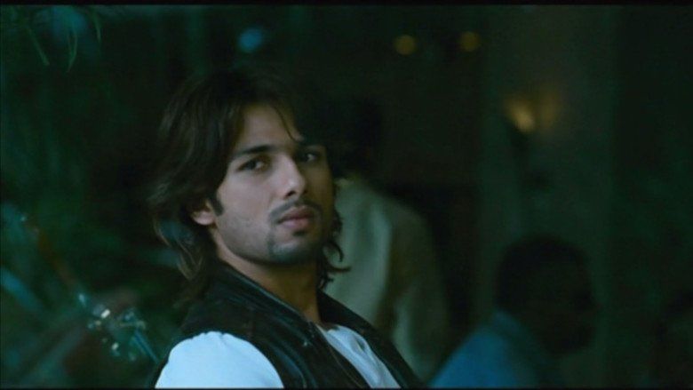 Kaminey movie scenes