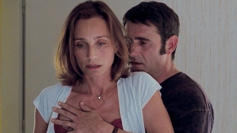 Leaving (2009 film) Kristin Scott Thomas in front of Sergi López (a movie scene)