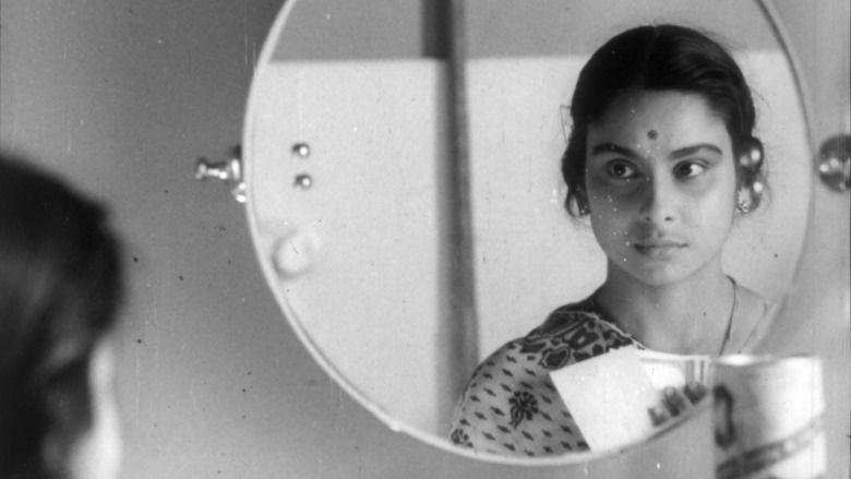 Mahanagar movie scenes