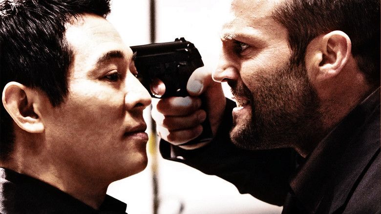 Jason Statham pointing the gun on Jet Li's head in a scene from the 2007 American action thriller film, War