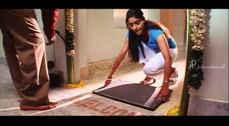 A Flat (film) movie scenes Ghajini Tamil Movie Scenes Clips Comedy Songs Asin s new flat