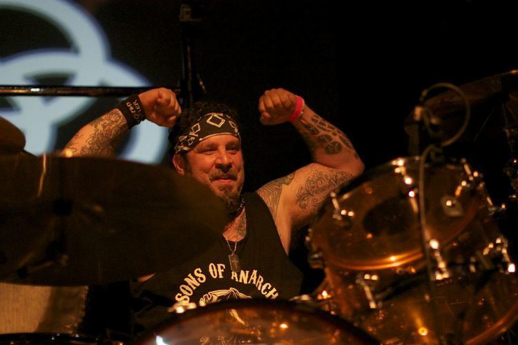 A. J. Pero RIP AJ Pero Twisted Sister drummer Music News Tiny Mix Tapes