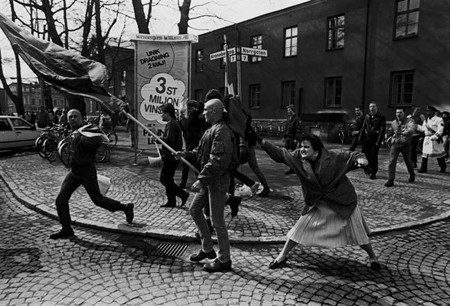 A Woman Hitting a Neo-Nazi With Her Handbag Pinterest The world39s catalog of ideas