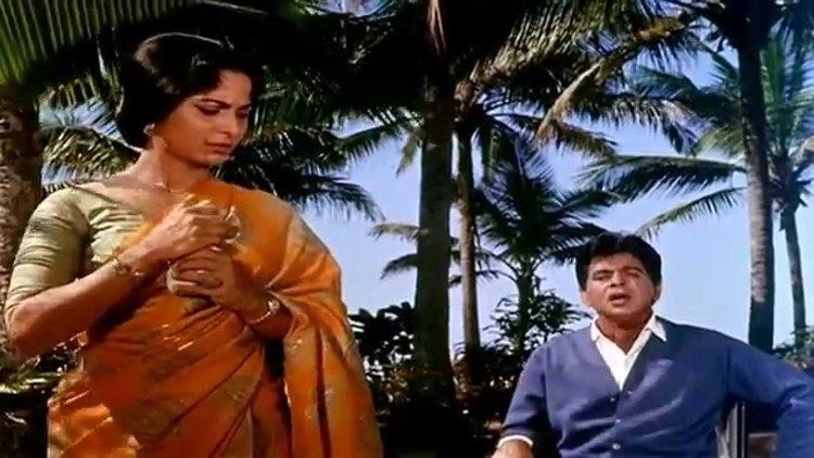 Aadmi (1968 film) Na Aadmi Ka Koi Bharosa Aadmi 1968 HD YouTube