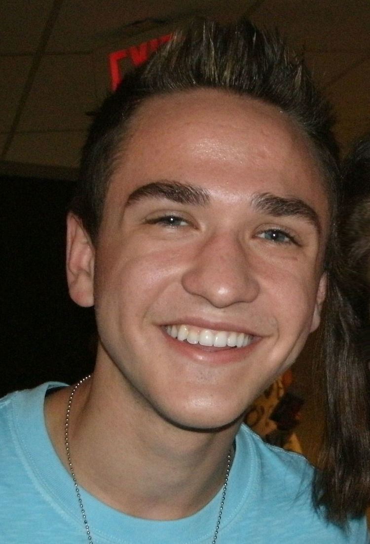 Aaron Kelly (singer) httpsuploadwikimediaorgwikipediacommonsthu