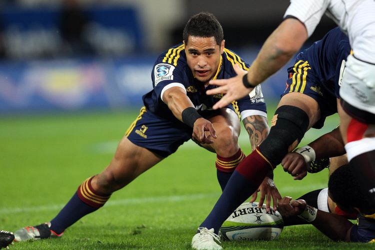Aaron Smith (rugby union) Aaron Smith recommits to New Zealand rugby until 2019 The Highlanders