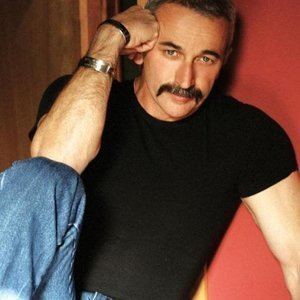 Aaron Tippin httpsa2imagesmyspacecdncomimages0332a5912