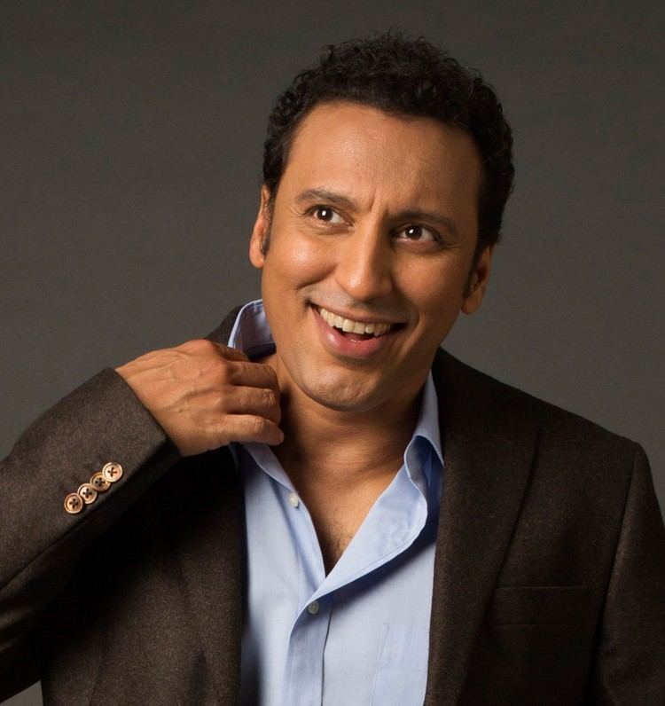 Aasif Mandvi Aasif Mandvi Opens Up in No Land39s Man The Exhibitionist