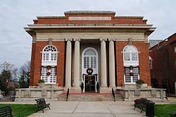 Abbeville County Courthouse httpsuploadwikimediaorgwikipediacommonsthu