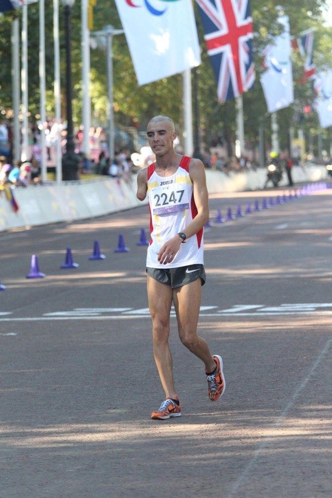 Abderrahman Ait Khamouch Abderrahman Ait se cuelga la plata en el maratn