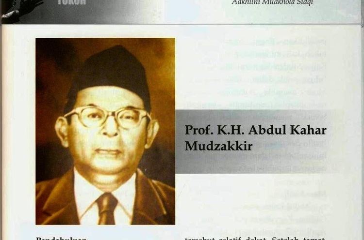 Abdoel Kahar Moezakir Caraka Aksara Prof KH Abdul Kahar Mudzakkir 19071973