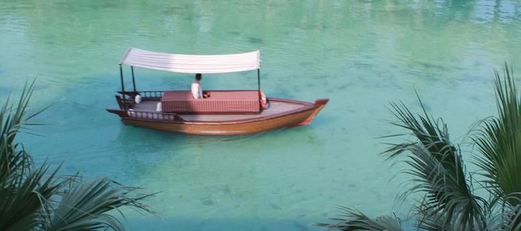 Abra (boat) Traditional boat tour in Dubai Ride an Abra Madinat Jumeirah