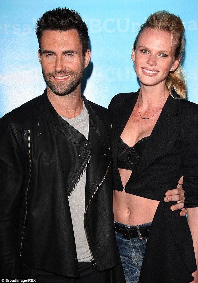 Adam Cahan Adam Levine39s model ex Anne V expecting first child with