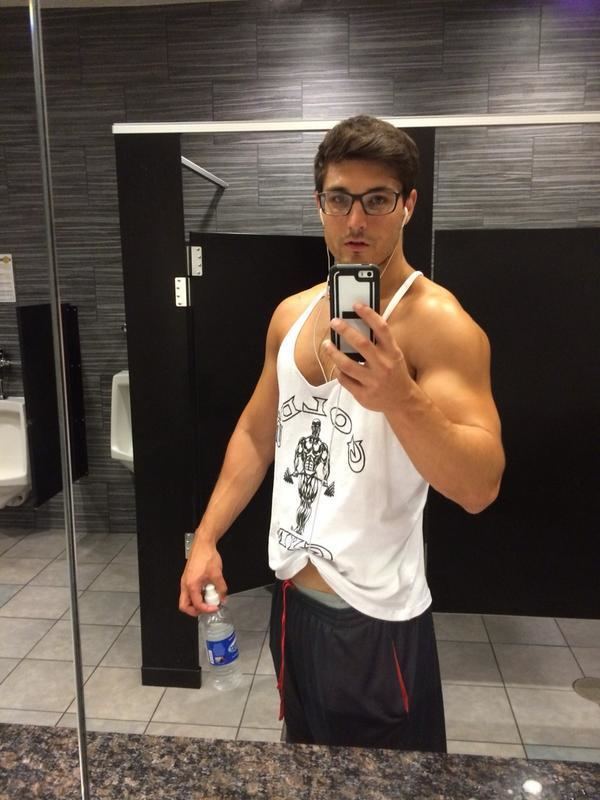 Adam Kuhn Adam Kuhn on Twitter Gym selfie httptcoSmX0Lc2wf5