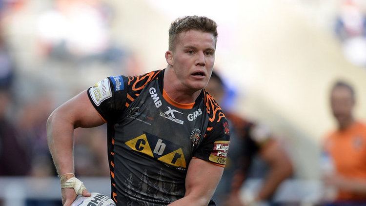 Adam Milner Adam Milner signs new twoyear contract with Castleford Tigers