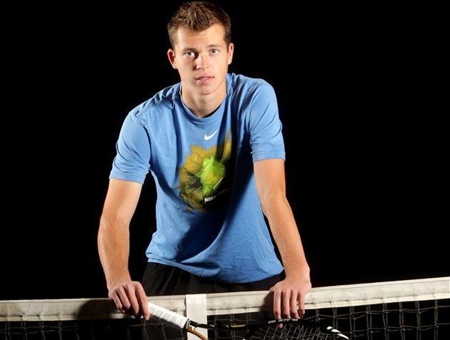 Adam Pavlásek Mladik tenista Pavlsek v Austrlii napodobil ptelkyni Kvitovou