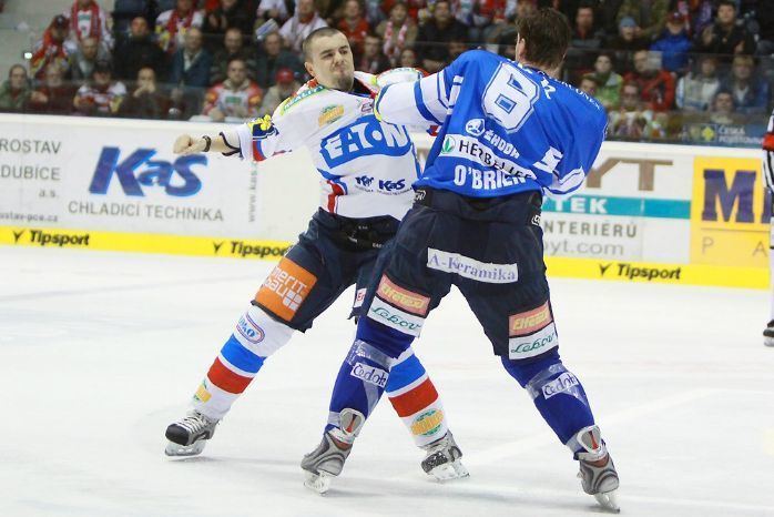 Adam Pineault HC DYNAMO PARDUBICE Adam Pineault podepsal novou